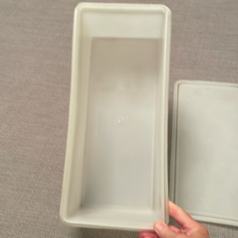 Tupperware Rectangular Large Food Storage or Bread Keeper Container - Picture 5 of 10